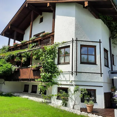 Auer Apartment *